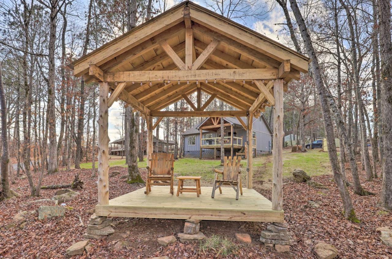 Creek-View Getaway With Deck, Yard, And Fire Pit! Βίλα Summerville Εξωτερικό φωτογραφία