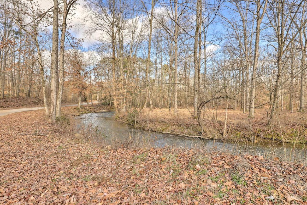 Creek-View Getaway With Deck, Yard, And Fire Pit! Βίλα Summerville Εξωτερικό φωτογραφία